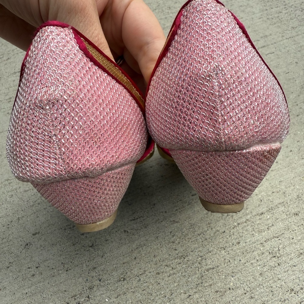 Disney Mulan Red and Pink Heels with Ornate Design - Picture 6 of 8